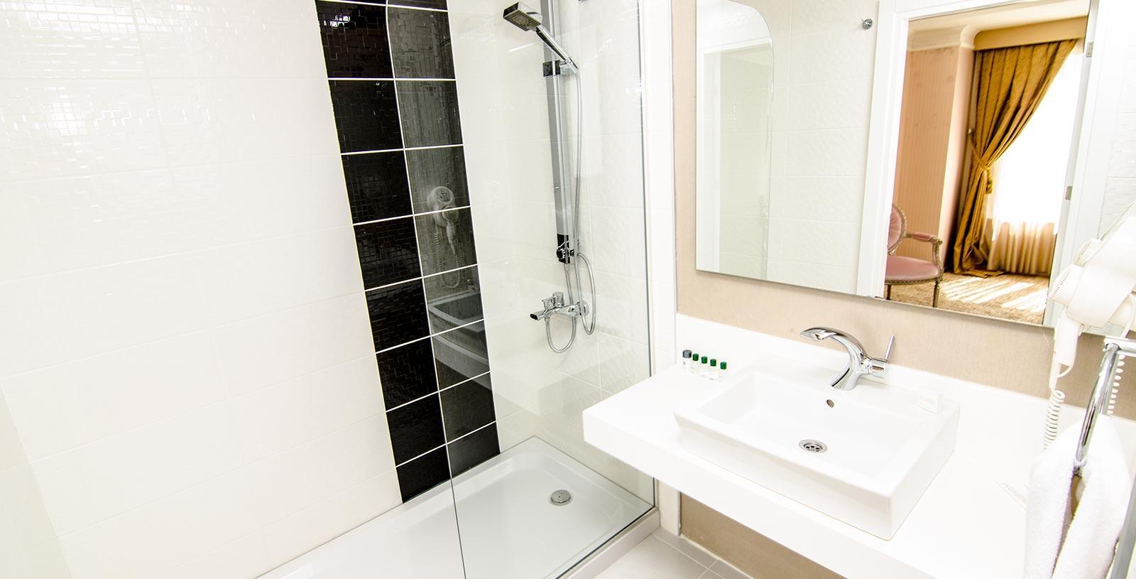 Life Port Hotel Istanbul Sekerpinari ภายนอก รูปภาพ